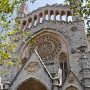 <font size="2.5"> <font size="3.4"> Sóller </font><br> Die Kirche am Marktplatz von Soller.