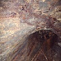Der Ausgang für das Erz und auch für die Minenarbeiter bis ca. 1850. Die Leiter geht senkrecht nach oben, das Erz wurde per Seil raufgezogen.